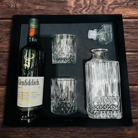 Glenfiddich Single Malt Scotch Whisky 700ml, Honey Homeware Glass Whisky Decanter & 2 Whisky Glasses