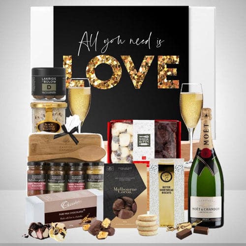 Be My Moet Valentine Hamper